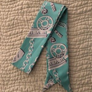 Beautiful authentic Tiffany & Co scarf.